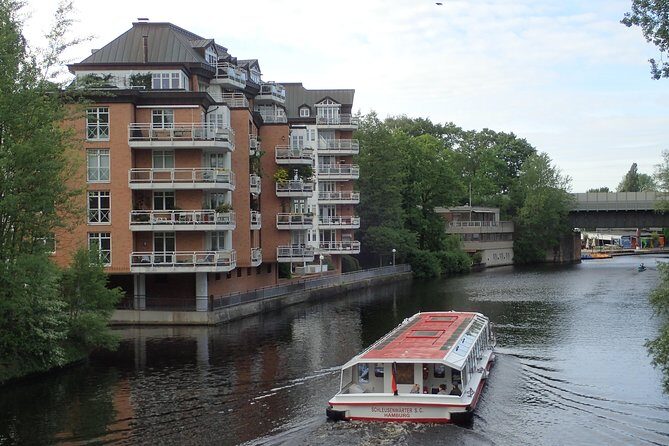 Kanalfahrt - Discover the different faces of the city! - On-board reality: commentary, comfort, and group size