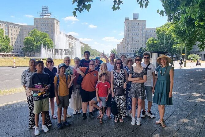 Karl-Marx-Allee Tour: Life and Architecture in East Berlin - Hochhaus an der Weberwiese: luxury on the map and why Western architects noticed