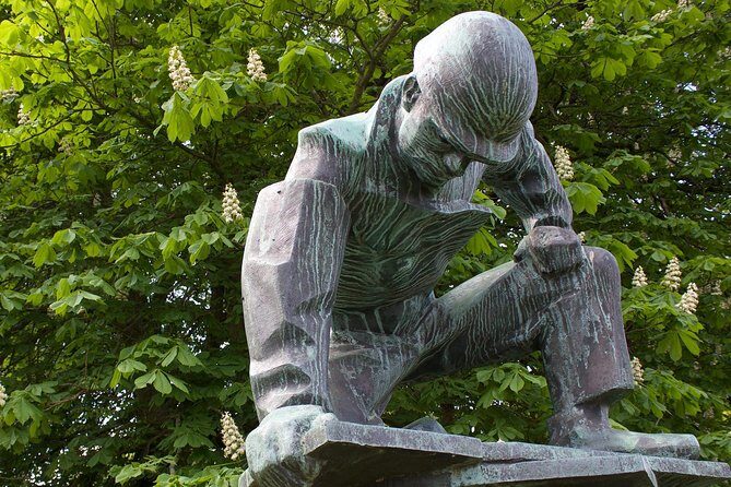 Kiel - Private Historic Walking Tour - What the guide experience feels like in practice