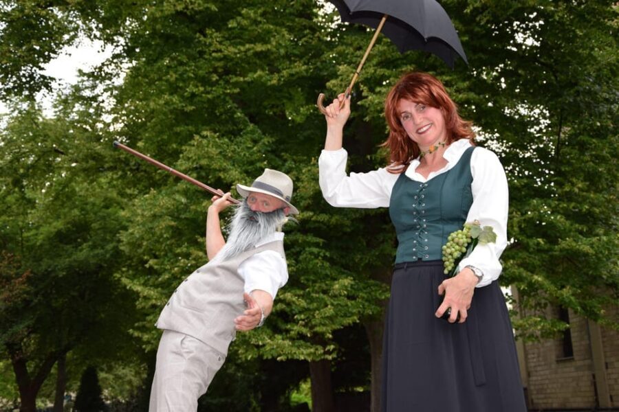 Koblenz: Guided tour Moselle kisses Rhine - The costume cast: how Madame Mosella and Rhenus carry the story
