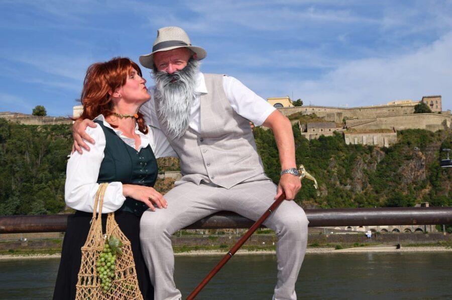 Koblenz: Guided tour Moselle kisses Rhine - The route’s end at Schloss Koblenz: a happy ending in the palace garden