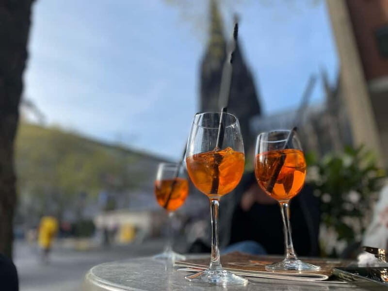 Köln: Sommerliche Rikscha Tour mit Aperol - The cathedral viewpoints: why the ride feels like a moving photo spot