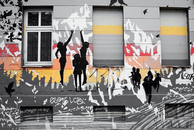 Kreuzberg Walking Tour: Immigrants, Artists & Hipsters - Görlitzer Park and Markthalle 9: A Market and Park Break That Makes Sense