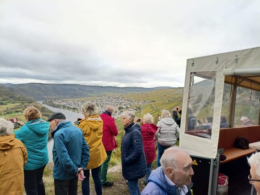 Kröv, Moselle: COVERED WAGON RIDE through the vineyards with wine tasting - StartSecco and the Wine Lineup: 7 Tastings Plus One Sparkling Welcome