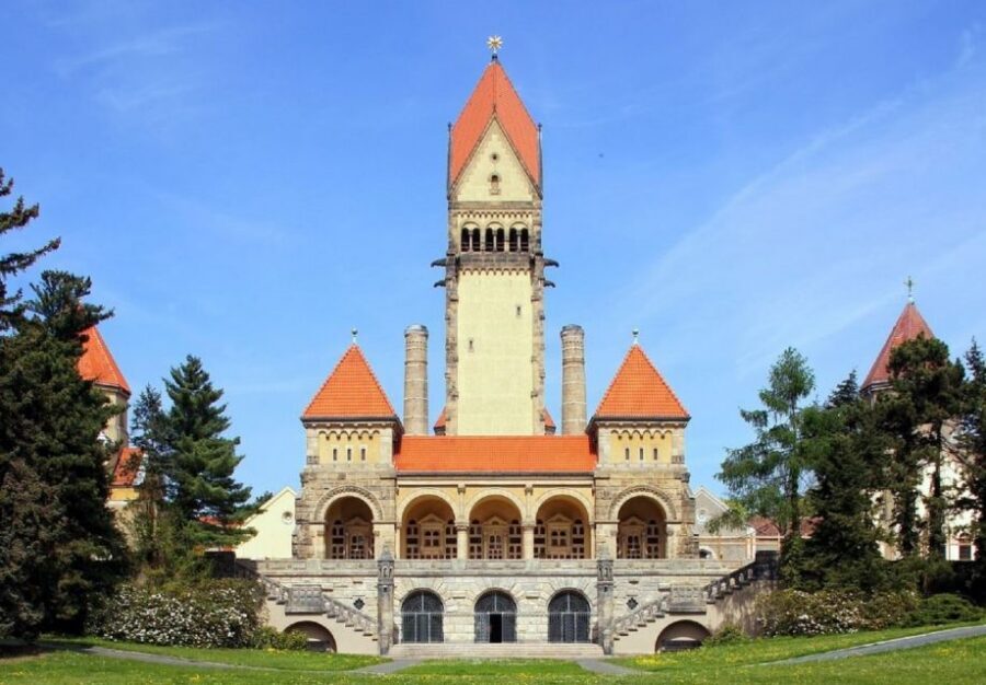 Leipzig: Guided Tour of the Southern Cemetery - Graves of entrepreneurs, scientists, artists, and architects