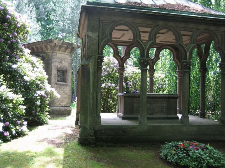 Leipzig: Guided Tour of the Southern Cemetery - What the 2-hour walking pace feels like