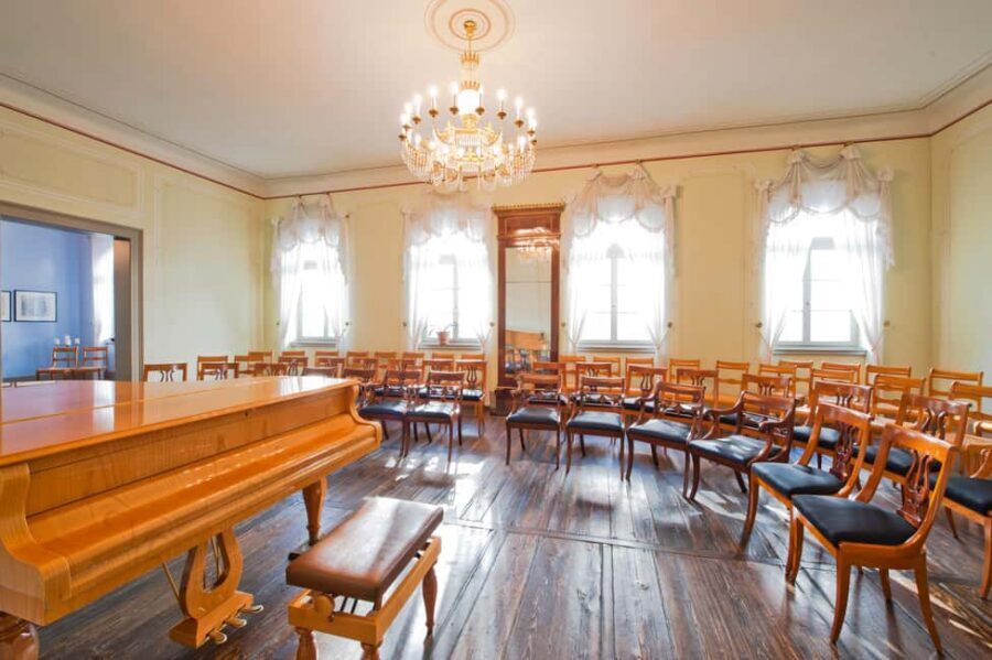 Leipzig: Mendelssohn Walking Tour (Museum and City) - The bel étage music salon: where playing and composing overlap