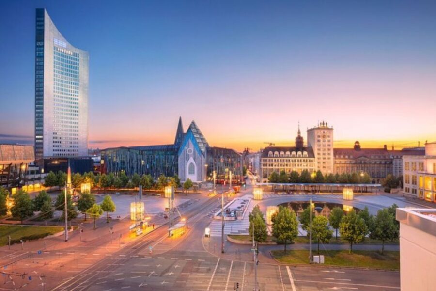 Leipzig : Private Walking tour with A Guide (Private Tour) - Guide quality, English/Spanish clarity, and how to avoid a mismatch