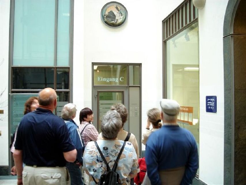 Leipzig: True or false? Walking Tour and Interactive Game - Meeting at Altes Rathaus and Starting With Momentum