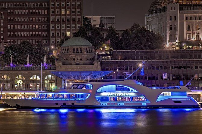 Lights tour through the port of Hamburg and to the historic warehouse district - Meeting at St. Pauli Landungsbrücken: Getting There Without Stress
