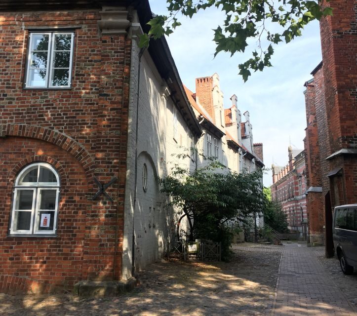 Lübeck: Architecture and Local Craft Private Guided Tour - Market Square Power Play: Rathaus and Ratskirche St. Marien
