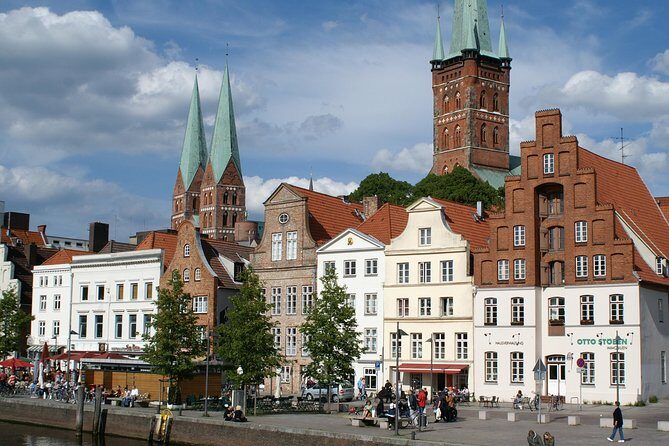 Lübeck Day Trip From Hamburg By Train With Private Guide And Lunch - Schiffergesellschaft lunch: A sailing-captains past that still feeds you well
