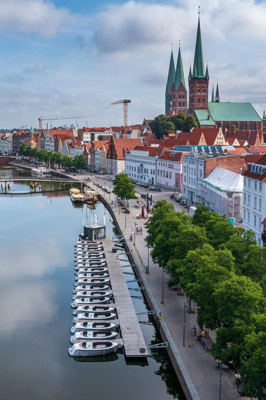 Lübeck: Electric Boat Rental - without driving licence - Key things to know before you go