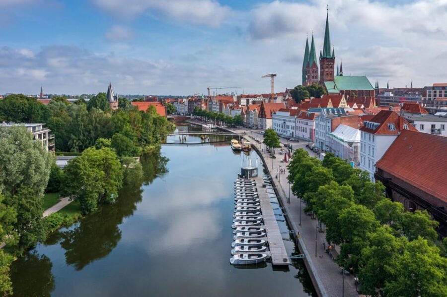 Lübeck: Electric Boat Rental - without driving licence - Who this e-boat rental suits best (and who might want another style)