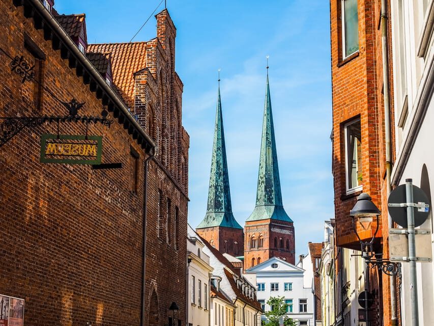 Lübeck: Express Walk with a Local - Starting at Holstentor: Your fast orientation in Lübeck