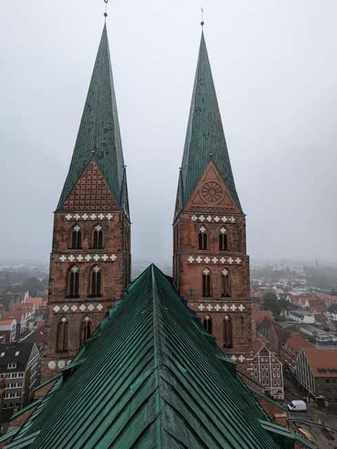 Lübeck zwischen Grusel und Geschichte Truecrime zu Halloween - Starting at Holstentor: Your 7 p.m. Night Walk