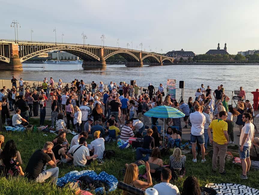 Mainz: guided evening tour of the Rhine riverbank/old town in German and English - Theodor Heuss Bridge: A 10-Minute Chapter of Mainz by Night