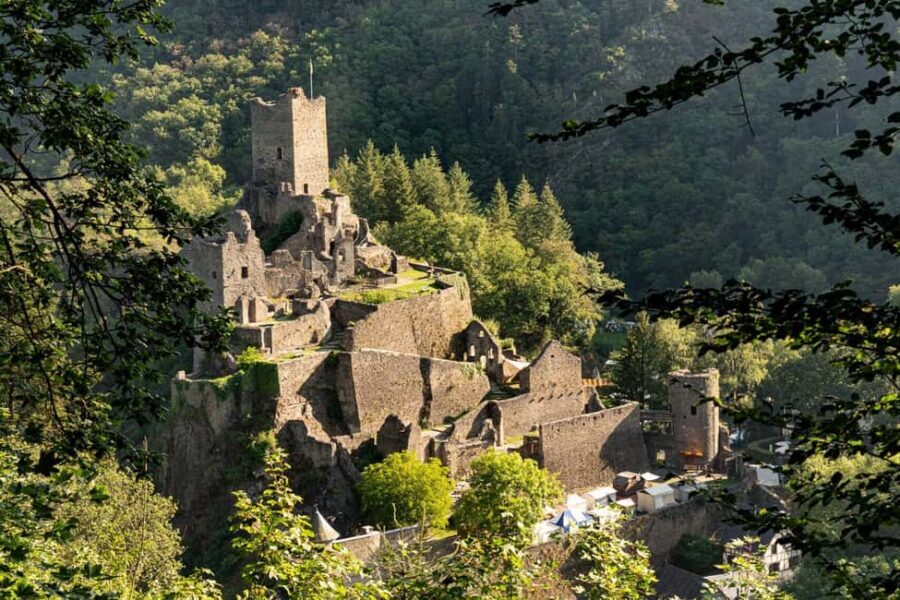Manderscheid: Medieval guided tour of the Niederburg - Walking the Lower Castle: Walls, Towers, Courtyards, and the Story They Tell