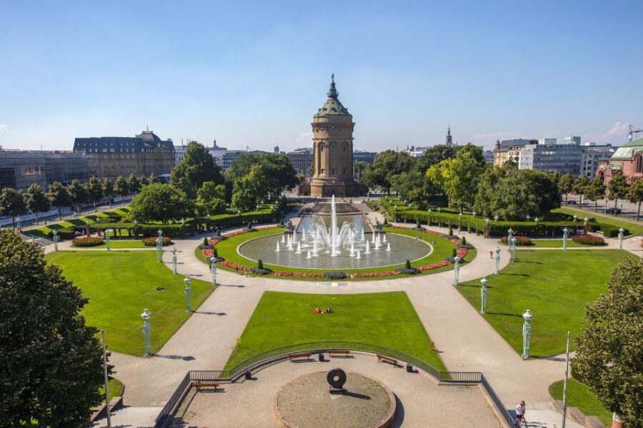 Mannheim, guided costume tour: Tour with Night Watchman - Baroque palace church: where the story starts