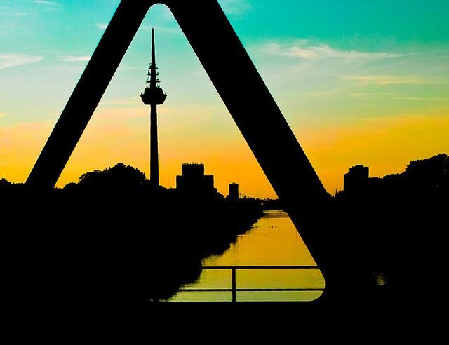 Mannheim: Segway Tour along the Neckar River - From Collini Center to the Museum Ship: Riverfront city energy