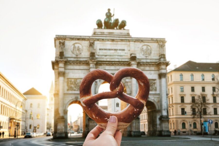 Marienplatz and Viktualienmarkt Private Tour and Tasting - Languages and group style: good for families, easier than you think