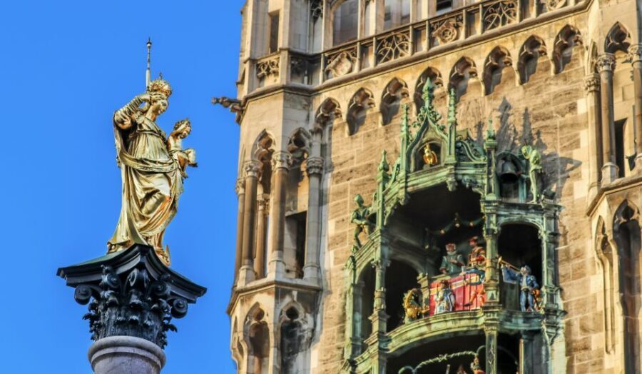 Marienplatz and Viktualienmarkt Private Tour and Tasting - New Town Hall, Altes Rathaus, and the Mariensäule details to watch
