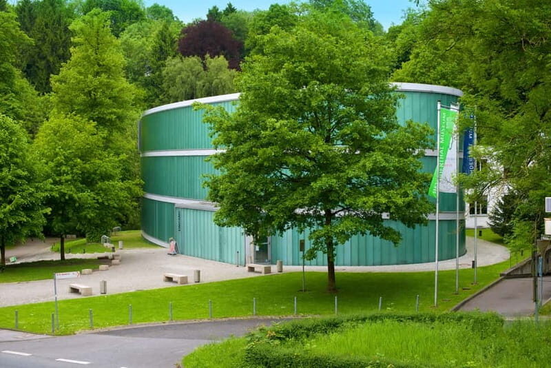 Mettmann: Neanderthal Museum Admission Ticket - Höhlenblick Tower: viewpoints, bones, and that skullcap roof