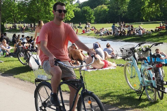 Mini Classic Bike Tour @ 4pm incl. Beer Garden & Surfers 2,5 hrs - Max-Joseph-Platz to Odeonsplatz: Napoleon ties and Baroque drama from street level