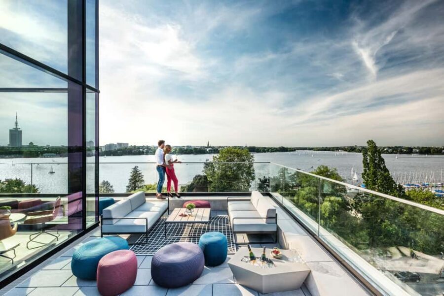 Moin Comedy Club: Rooftop Comedy mit Blick auf die Alster - Key things I’d plan around
