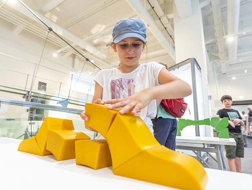 Munich: Deutsches Museum Entry Ticket - Special demonstrations and shows: model railway, microscopy, chemistry