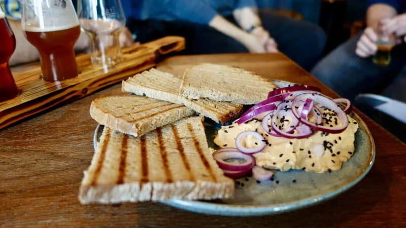 Munich: Guided Craft Beer & Cultural Tour With Snack - What the guide adds: more than facts, more than foam