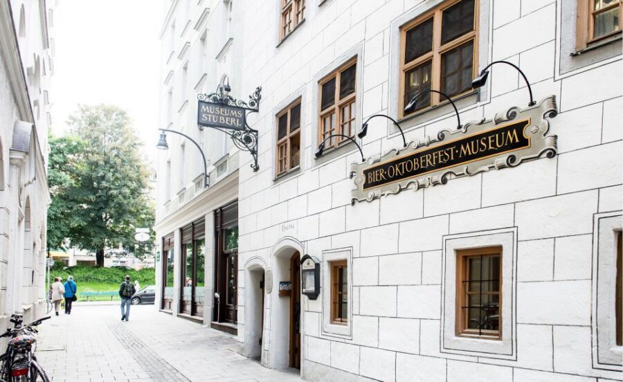 Munich: Guided Food Walking Tour with Beer Tasting - From watching pastry to eating it: schmaltz made visible