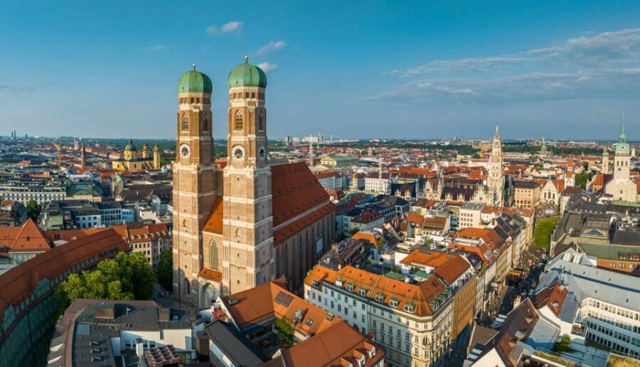 Munich: Guided Oktoberfest Experience with Seats and Beer - The optional short Wiesn grounds tour in the morning