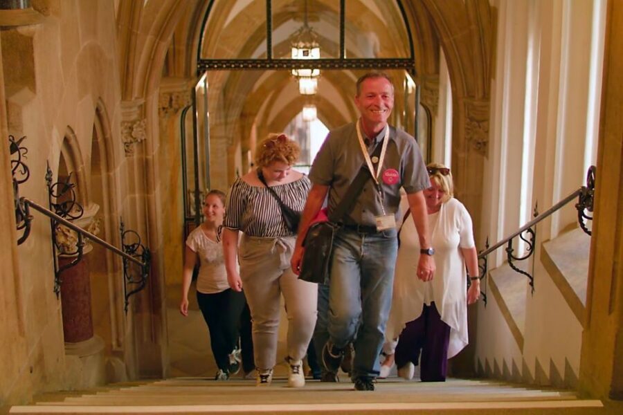 Munich: Guided Tour of the historic Town Hall on Marienplatz - Getting oriented: where the tour starts and how it feels
