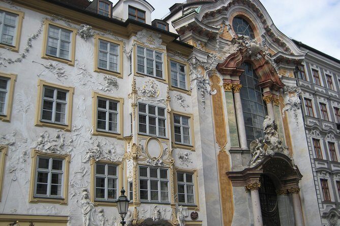 Munich Highlights 3-Hour Private Walking Tour - Viktualienmarkt: Market Energy Without the Full-Day Commitment