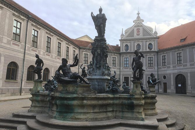 Munich Highlights 3-Hour Private Walking Tour - Feldherrnhalle and the Heavy Side of the Square