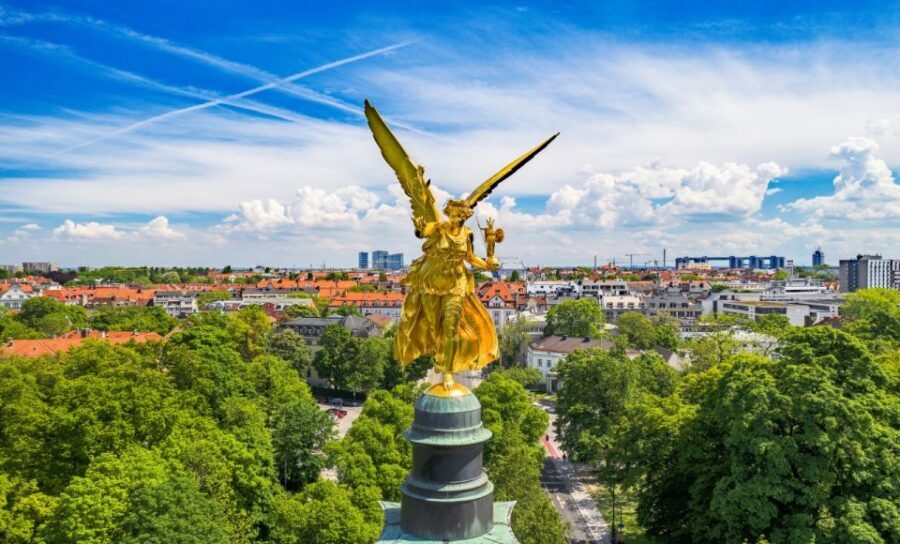 Munich: Highlights Private Bike Tour with Licensed Guide - The 6-hour challenge: English Garden, Eisbach River, and the Isar crossing