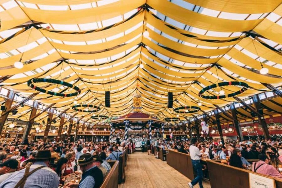 Munich: Löwenbräu Oktoberfest evening with table reservation - Who This Oktoberfest Evening Fits Best