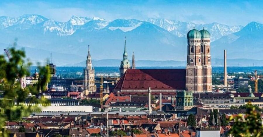 Munich: Must-See Attractions Walking Tour - Staatliches Hofbräuhaus: beer hall culture with royal-era connections