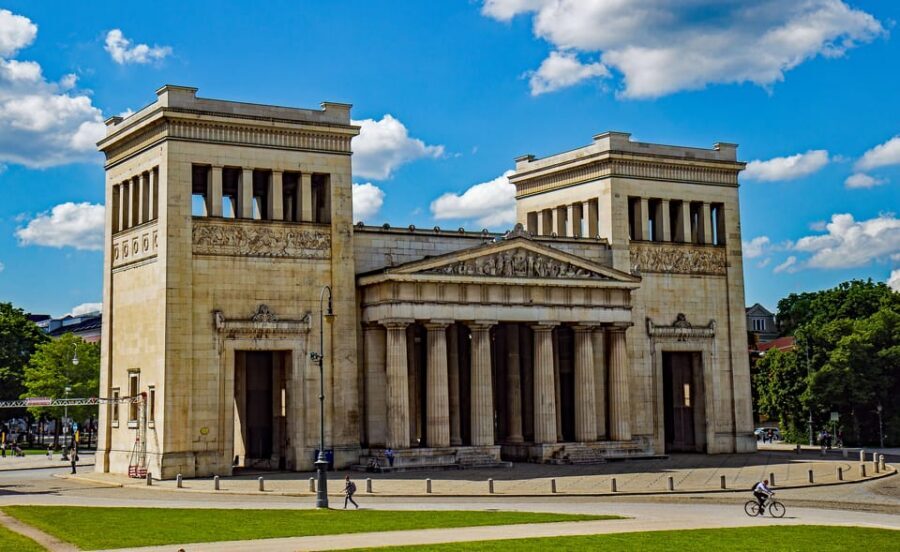 Munich: National Socialism Historical Tour in GERMAN - Gestapo headquarters area: what control looked like