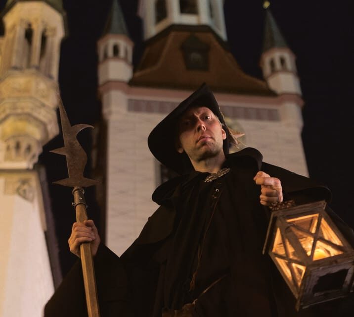 Munich: Night Watchman Tour for Kids (6 - 12 years) - 75 min - How the 75 minutes play out: stories, legends, and games