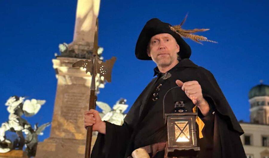 Munich: Night Watchman Tour in English - Starting at Mary’s Column in the heart of Marienplatz