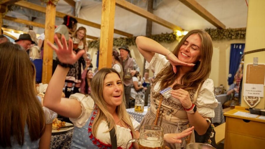 Munich: Oktoberfest Tent with a Local and After Party - Getting Oriented at the WhatsApp Meeting Point in Munich