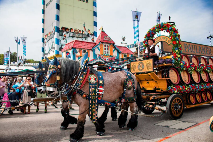 Munich: Oktoberfest Tour with Tent Reservation, Food & Beer - Group Size and the Role of Your Guide