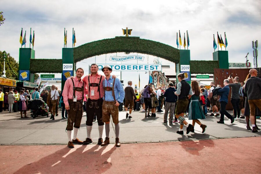 Munich: Oktoberfest Tour with Tent Reservation, Food & Beer - The Beer Tent Part: Reserved Seating, 2 Liters of Beer, Half Chicken