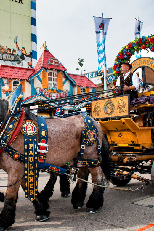 Munich: Oktoberfest Tour with Tent Reservation, Food & Beer - Meeting Point at Karlsplatz: Start Easy, Stay Organized