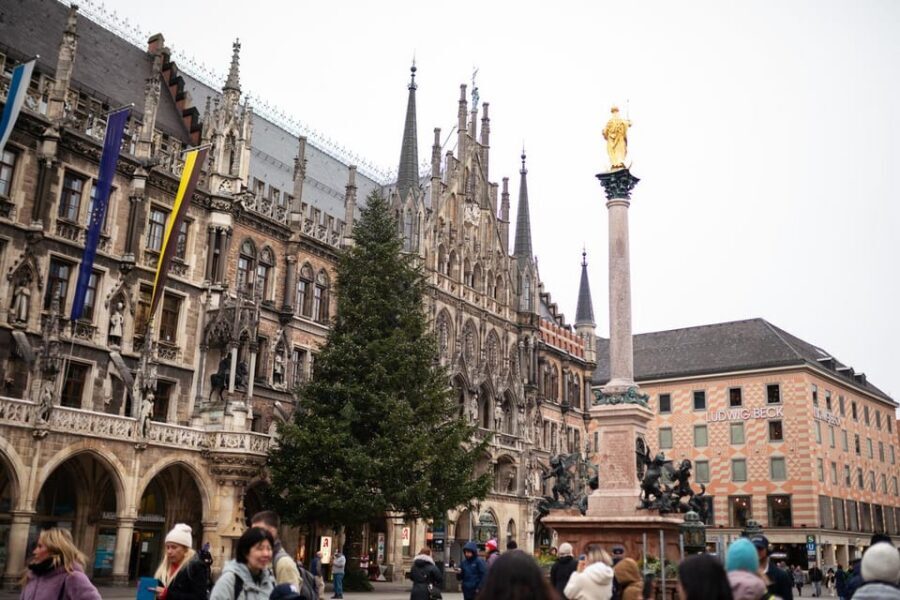 Munich: Old Town Culinary Tour - Meeting at Marienplatz 8 and starting at the Glockenspiel