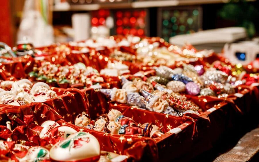 Munich Premium Christmas Market Hopping with Sightseeing Tour - Viktualienmarkt: market life between the Christmas stalls
