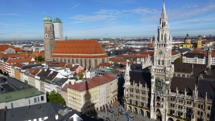 Munich: Private Walking Tour of the Historical City Center - Starting at Marienplatz: the fastest way to orient yourself