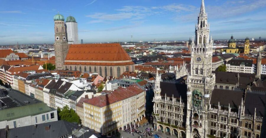 Munich: Private Walking Tour of the Historical City Center - Rathaus-Glockenspiel and Mary’s Column: why the square is named that way